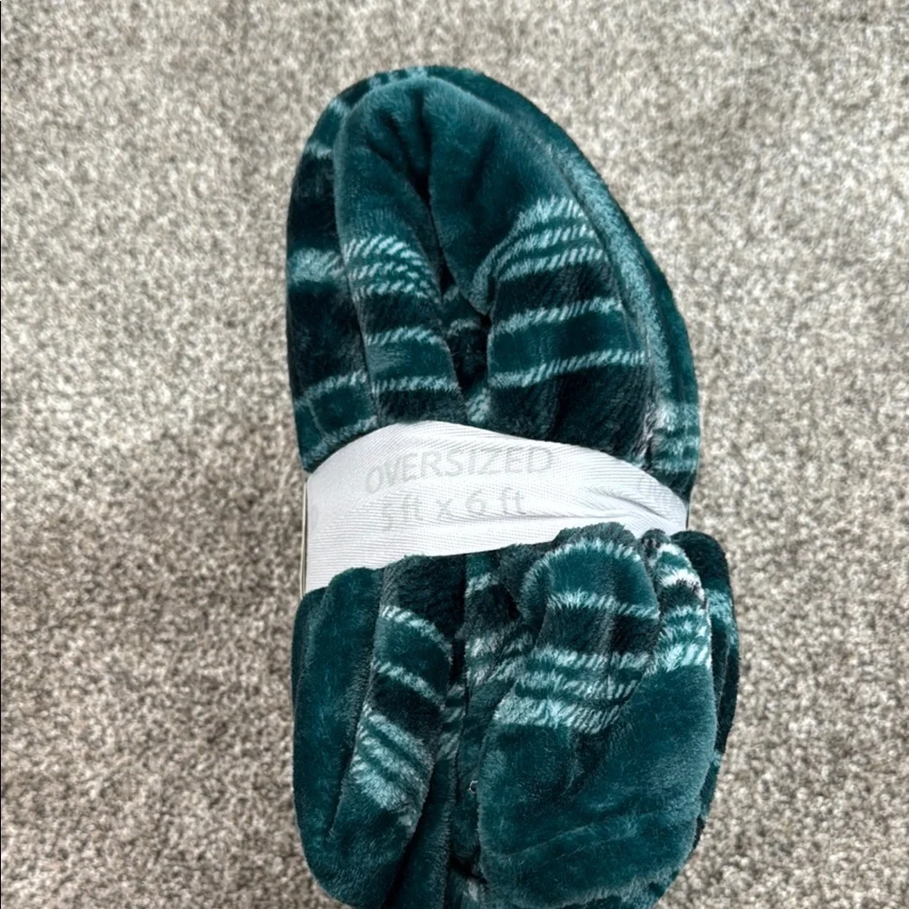 Oversized Microplush Throw Blanket 5ft x 6ft